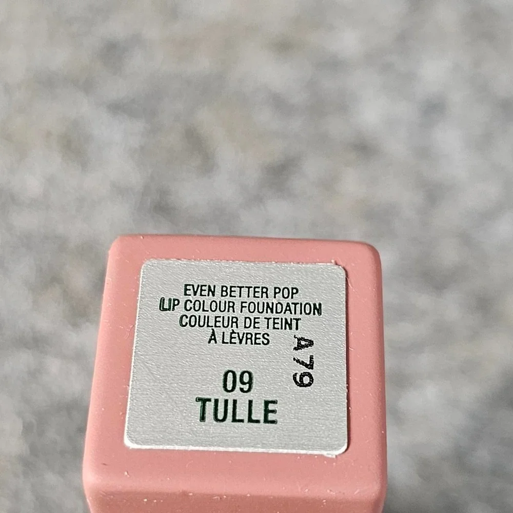 The Clinique Even Better Pop Lip Colour Foundation in the shade 09 Tulle